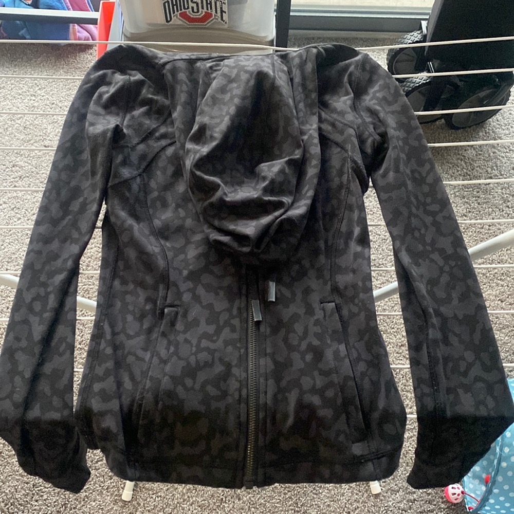Lululemon black leopard zip jacket